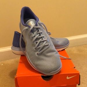 Women’s Nike sneakers